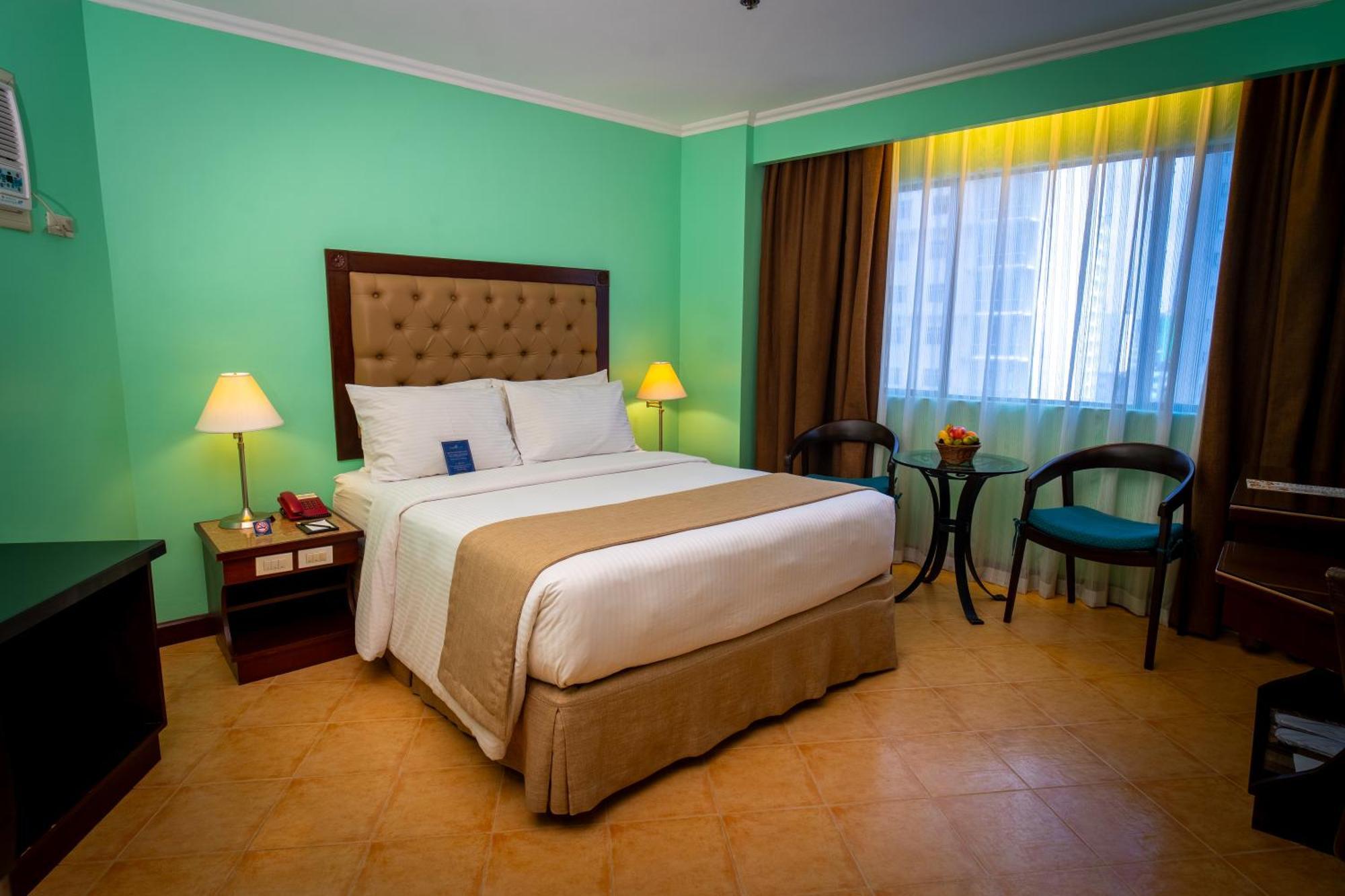 Royal Bellagio Hotel Makati City Ngoại thất bức ảnh