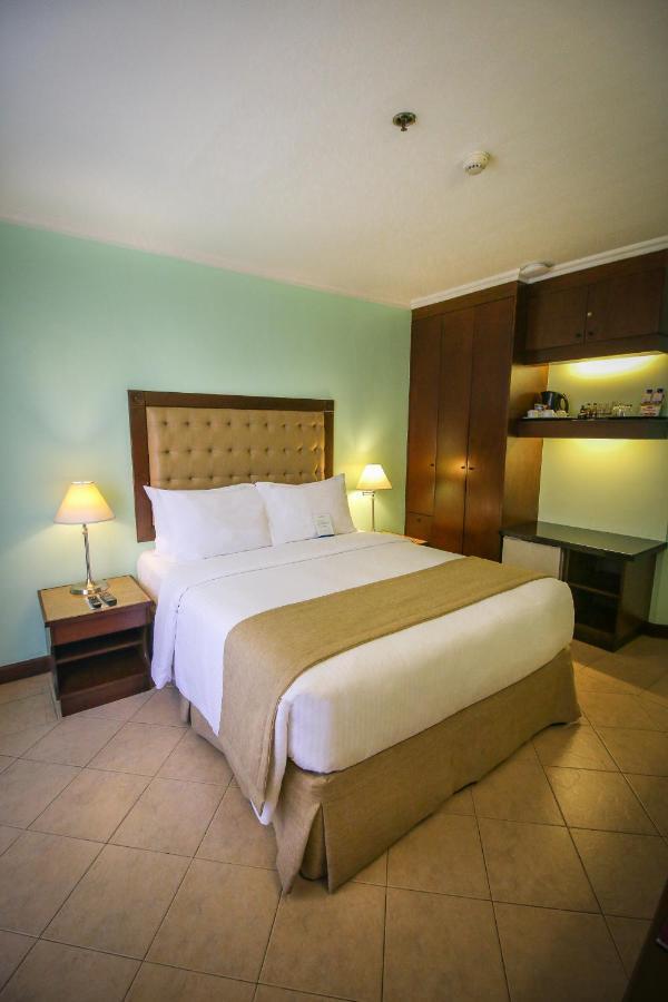 Royal Bellagio Hotel Makati City Ngoại thất bức ảnh