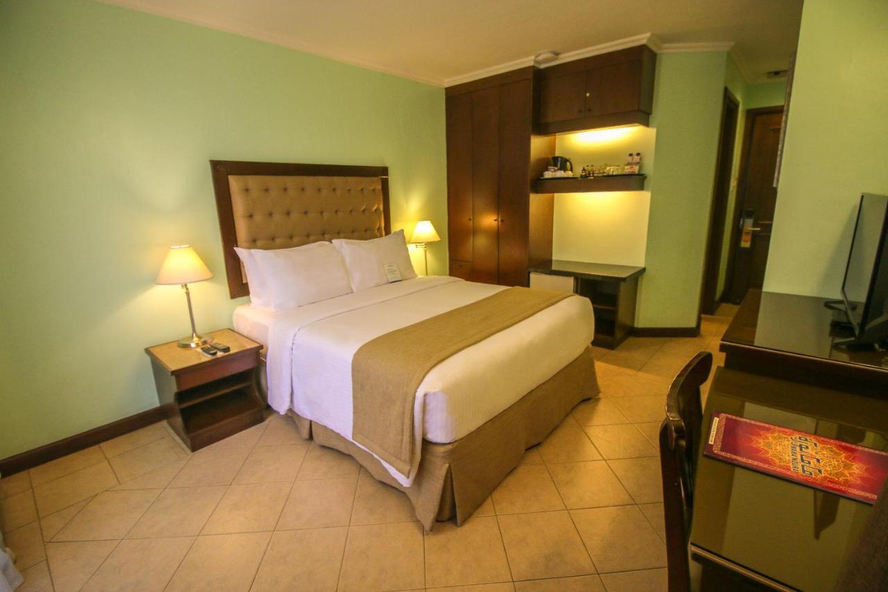 Royal Bellagio Hotel Makati City Ngoại thất bức ảnh